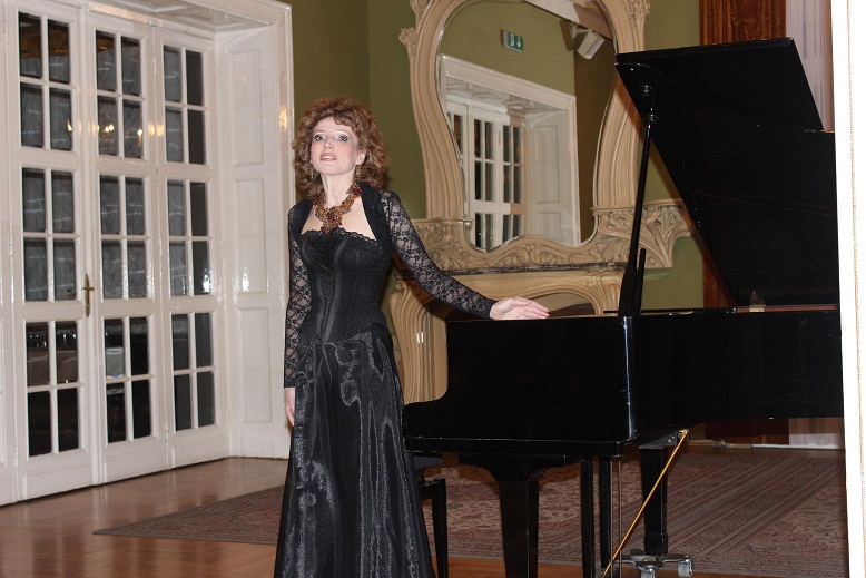 Выступление Натальи Коршуновой в РЦНК в Будапеште