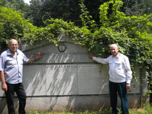 Воинский мемориал и братские могилы. Георгиевские ленты