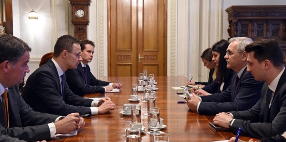 Венгрия хочет покупать газ в Румынии