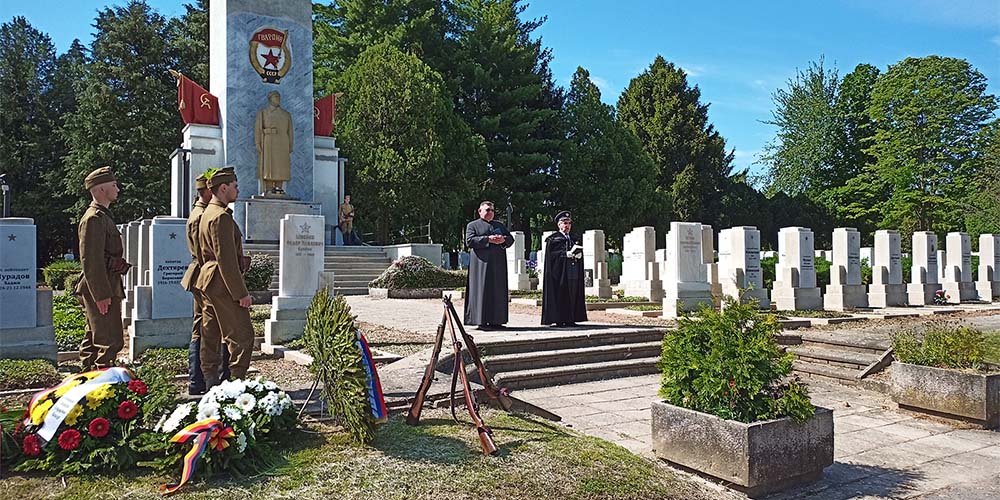 Фоторепортаж из Венгрии о Дне Победы