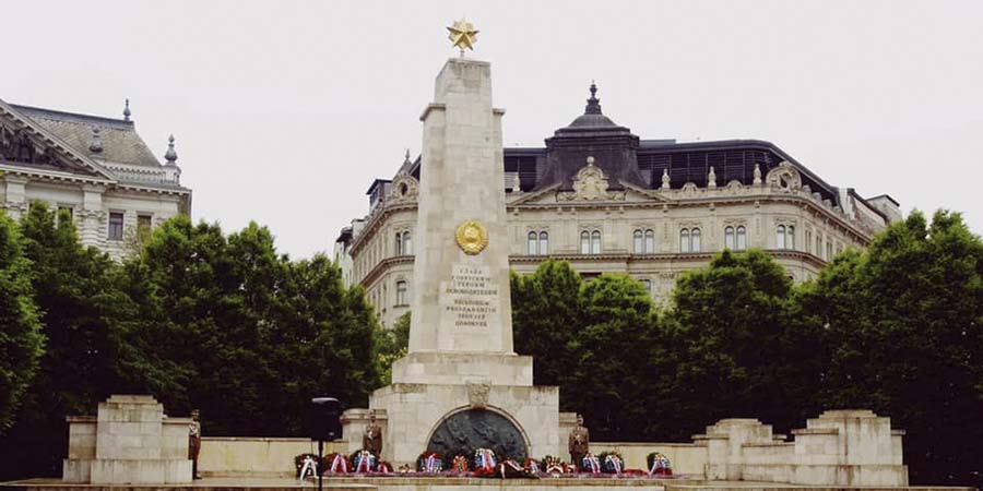 Возложение венков на кладбище Керепеши в Будапеште