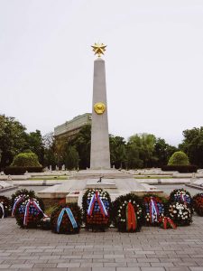 Возложение венков в Будапеште на кладбище Керепеши