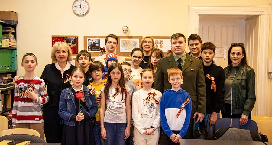 Памятная встреча в школе «Алфавит»