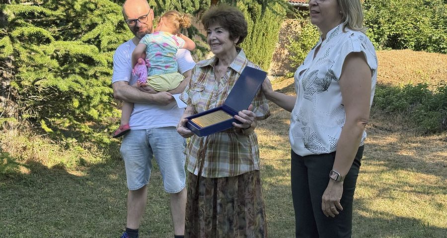 Вручение памятной доски Светлане Гокиели, бессменному руководителю общества