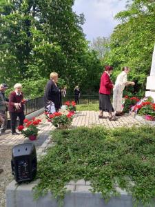 Возложние венков в г. Бардудварнок