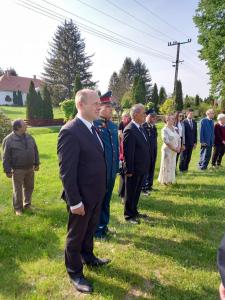 Возложние венков в г. Кишбайом