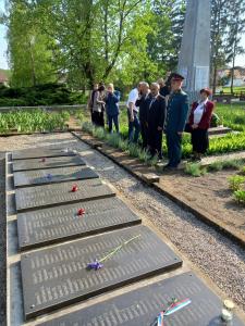 Возложние венков в г. Кишбайом