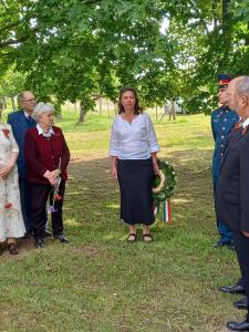 Возложние венков в г. Кишкорпад