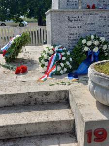 Возложние венков в г. Кишкорпад