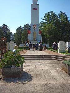 Возложние венков в г. Печ