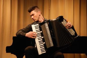 Чанад Ордян - Лауреат международных конкурсов, учащийся II курса Музыкального училища им. Лео Вейнера