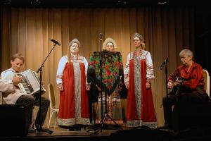 Хор «Панславия». Руководители: Шебештьен Катя и Папп Иштван