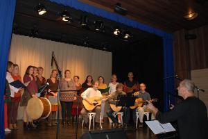 Хоровой коллектив родителей Вальдорфской региональной Гимназии им. Марии Гёллнер. Руководитель Турнеи Балаж